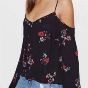 Kendall & Kylie Black Red Floral Cold Shoulder Flare Sleeve Button‎ Front Top XS